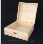 Dárková krabička dřevěná, čtvercová 17,3 x 17,3 x 7 cm S PŘÍVĚSKEM / RŮZNÉ VARIANTY