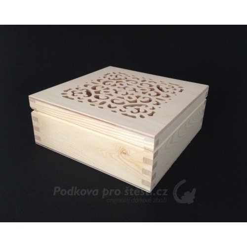Dárková krabička dřevěná, vyřezávaná čtvercová 15,2 x 15,2 x 6 cm