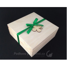 Dárková krabička dřevěná, čtvercová 17,3 x 17,3 x 7 cm S PŘÍVĚSKEM / RŮZNÉ VARIANTY