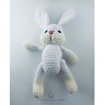 Háčkovaný bílý minky zajíc