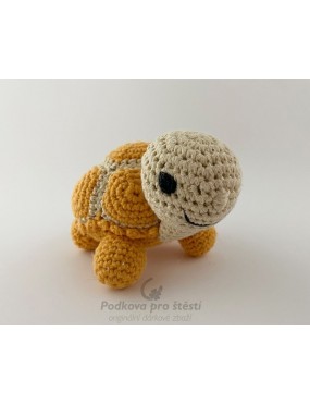 Háčkovaná žlutá želva