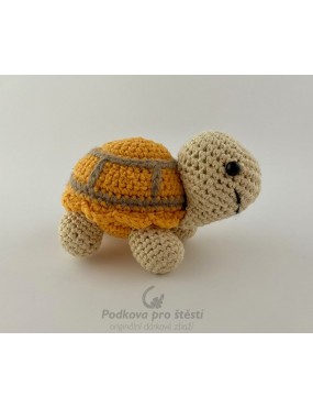 Háčkovaný žlutý želvák
