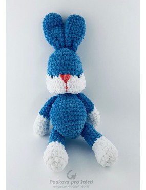 Háčkovaný modrý minky zajíc