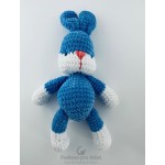 Háčkovaný modrý minky zajíc