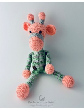 Háčkovaná žirafa