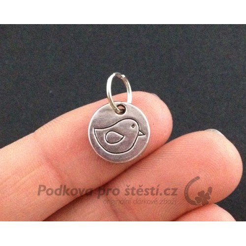 Přívěsek kovový 12x12 mm – ptáček placička